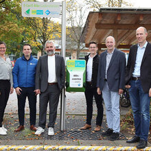 Gruppenfoto mit den Sponsoren und Vertretern der Hochschule