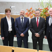 Gruppenfoto: v.l.n.r.: Iris Bienert (Vorsitzende des Hochschulrates der HFR), Kanzler Uwe Heinle, Kanzler a.D. Gerhard Weik, MD Dr. Hans J. Reiter, Rektor Bastian Kaiser