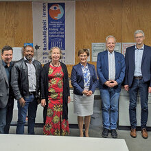 Gruppenfoto:  Staatssekretärin Kurtz (MLR) und Projektpartner von WeltPartner zu Besuch an der HFR. V.l.n.r. Marcel Martetschläger (WeltPartner eG), Thomas Hoyer (WeltPartner eG), Ernest Ndumuraro (COCOCA Burundi), Prof. Dr. Heidi Elisabeth Megerle (HFR), Staatssekretärin Sabine Kurtz (MLR), Dr. Michael Dutschke (MLR), Prof. Dr. Matthias Scheuber (HFR), Jannis Bahnmüller (HFR), Marcel Martetschläger (WeltPartner eG)