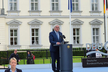 Bundespräsidenten Frank-Walter Steinmeier hält eine Rede
