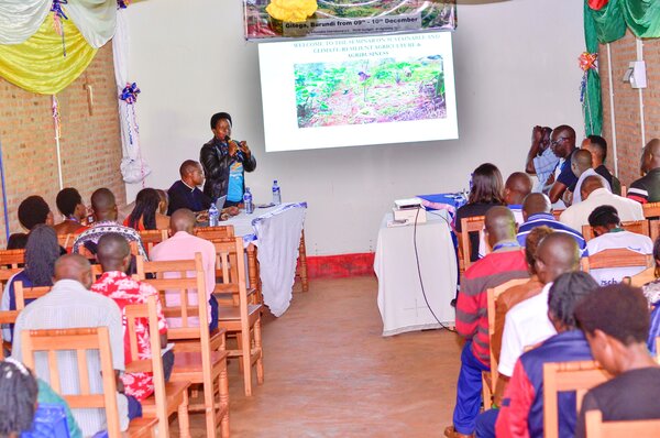 Eröffnung des zweitägigen Seminars „Sustainable and Climate-Resilient Agriculture & Agribusiness“ der Partnerorganisation AgrarKontakte International (AKI) e.V. in Gitega (Burundi)